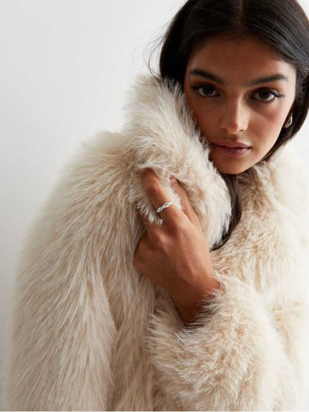 Women's Faux Fur Coat in Light Beige - Elegant Winter Jacket